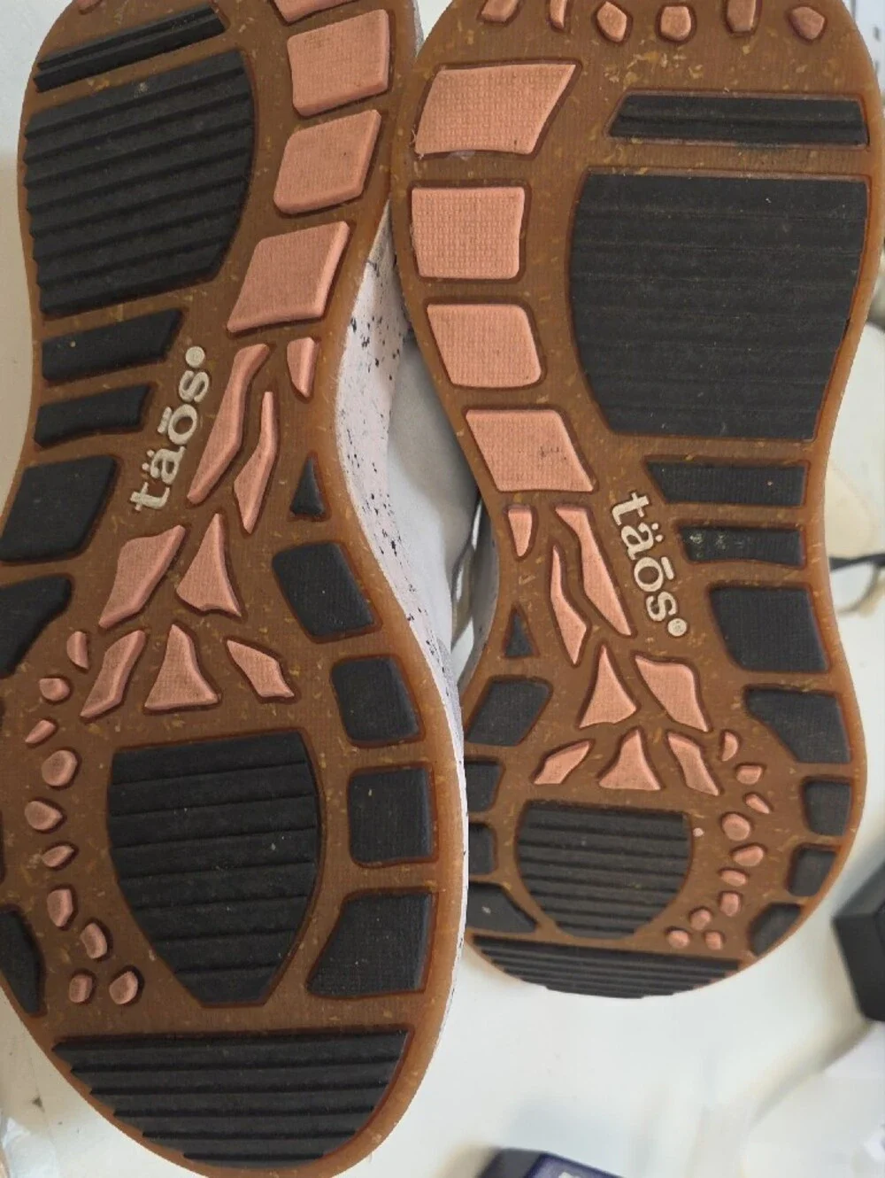 Taos Footwear casual lace